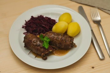 Rinderrouladen auf dem Teller