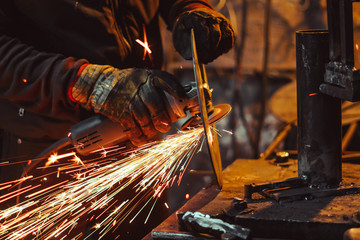 Working saws iron sparks