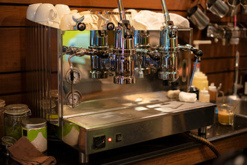 coffee extraction from professional coffee machine with bottomless filter