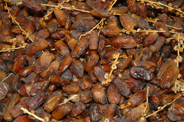 Dates and milk are of Moroccan customs in reception of guests. Presented at the wedding for the bride