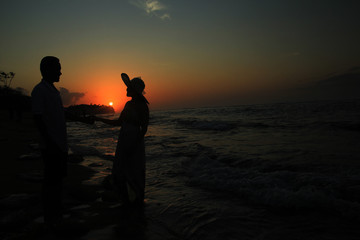romantic silhouette of a pair of lovers