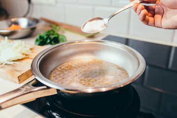Kitchen life hacking - how to clean the pan from carbon deposits - a spoonful of baking soda in boiling water