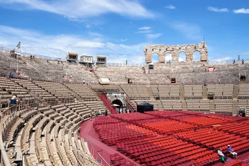 Photo sur Plexiglas Théâtre Inside of Arena of Verona in Italy /   Red seats under blue sky in the theater