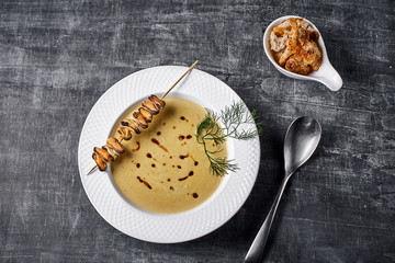 Curry cream soup with coconut milk and mussels