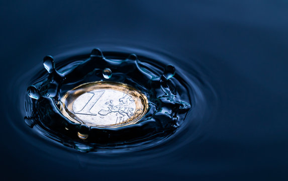 impact of a water drop on a euro coin