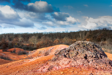 Details about the disaster of an abandoned bauxite mine in Gant