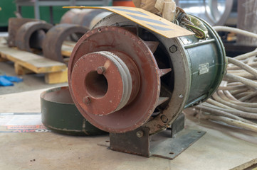 Electric motor with pulley