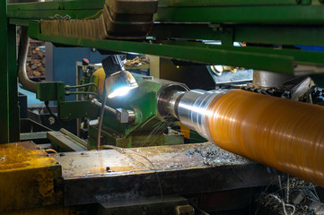 The process of manufacturing the shaft on a lathe with CNC