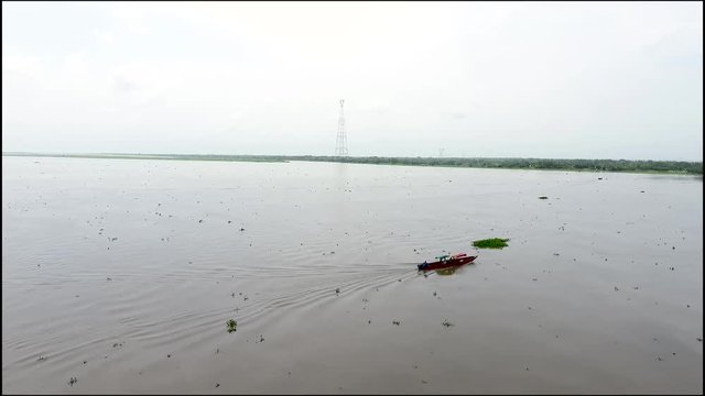 chalupa en el rio imagenes aereas