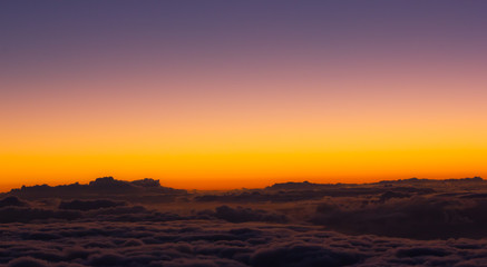Naklejka na ściany i meble Sonnenuntergang vom Haleakala Vulkan auf Hawaii, Maui
