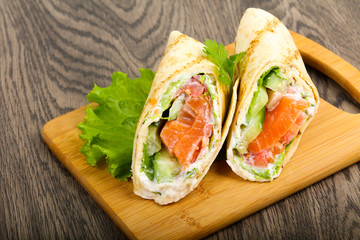 Salmon bread roll