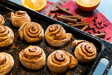 Obraz na płótnie Canvas Freshly baked homemade cinnamon rolls buns