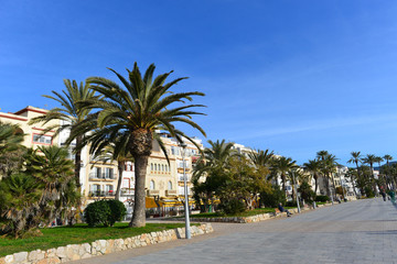 Palmen-Promenade Passeig Marítim in Sitges-Barcelona