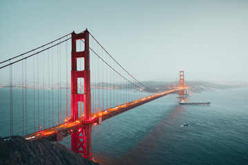 Fototapeta premium Golden Gate Bridge in twilight, San Francisco, California, USA