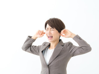 耳栓・ビジネスウーマン