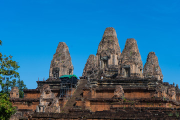 Fototapeta na wymiar old temple at Angkor thom