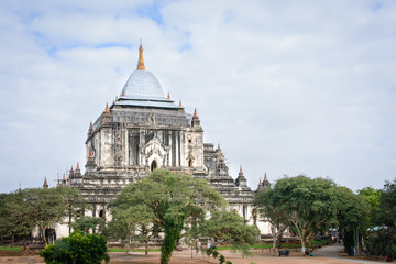 Fototapeta premium Thatbyinnyu, ancient pagoda in Bagan, Myanmar