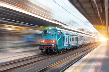 Obraz na płótnie Canvas Suburban train rides in the city at the passenger station.