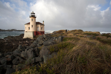 Fototapeta na wymiar lighthouse on coast 