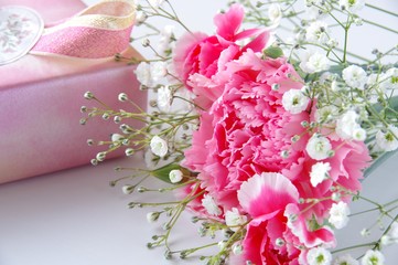 母の日のプレゼント　ピンクのカーネーション
花束　ギフト