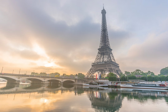 Majuskeln Bilder Durchsuchen 25,231 Archivfotos, und