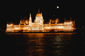 Fototapeta premium Night photo of the budapest parliament building
