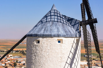 Molino de viento tradicional en Consuegra, Castilla-La Mancha, Toledo, España