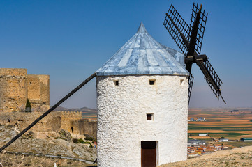 Molino de viento tradicional en Consuegra, Castilla-La Mancha, Toledo, España