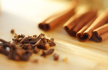 fresh fragrant whole cinnamon and dried cloves