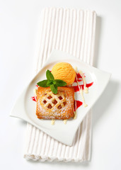 Little apricot pie with ice cream