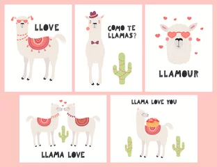 Foto op Plexiglas Set Valentijnsdag kaarten met leuke grappige lama& 39 s, cactussen, harten, tekst, Spaanse Como te lama& 39 s, hoe heet je. Hand getekend vectorillustratie. Scandinavische stijl plat ontwerp. Concept kinderen afdrukken. © Maria Skrigan