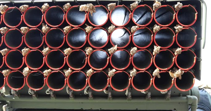 Reactive salvo fire system of a combat vehicle.
