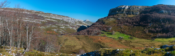 Obraz premium Trail to Canalahonda, Collados del Asón Natural Park, Soba Valley, Valles Pasiegos, Cantabria, Spain, Europe