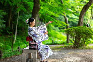 女性　浴衣　美しい