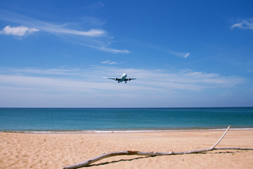 Fototapeta na wymiar landing the aircraft above the beach