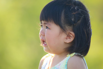 泣く女の子