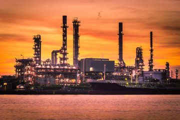 Fototapeta na wymiar Oil and gas Refinery factory with beautiful sky at sunrise.
