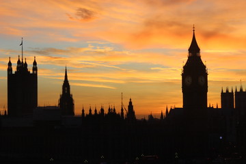 Fototapeta na wymiar big ben and houses of parliament silhouette at sunset