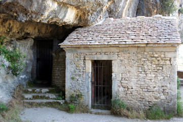 Fototapeta na wymiar Chapelle Saint Vérédême et grotte de la Baume