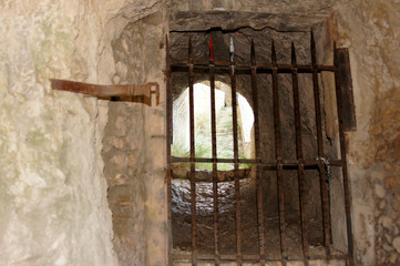 Grille d'accès grotte de la Baume