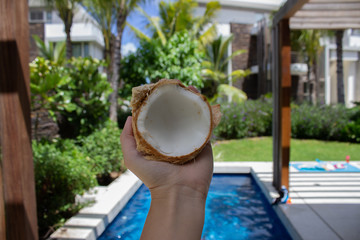Obraz na płótnie Canvas holding a coconut 2