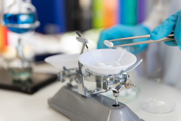 Laboratory equipment for distillation Separation of components from a mixture of liquid evaporation and condensation. Chemical industry Pharmaceutical Research Drug or food items