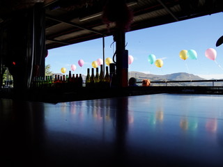 Fototapeta na wymiar Balloons over harbour