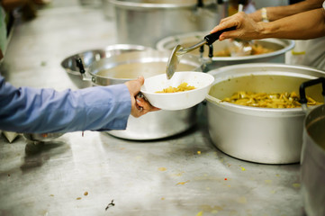 From hand to hand : Sharing Food With Homeless