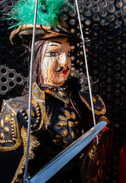 Portrait of a famous character of the puppets. Created by a master puparo still present. It derives from the tradition of puppets that has been handed down from generation to generation.
