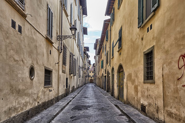 Fototapeta na wymiar Charming narrow streets of Florence town in Tuscany, Italy
