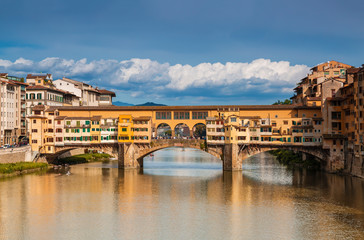 Die Brücke Ponte Vecchio in Florenz, Italien