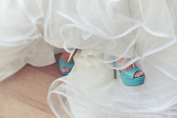 turquoise bridesmaid bridal shoes. wedding setting decor