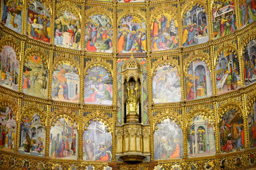 Fototapeta na wymiar Salamanca, Spain - November 15, 2018: Interior of the old Cathedral of Salamanca.