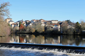 Au bord de la rivière